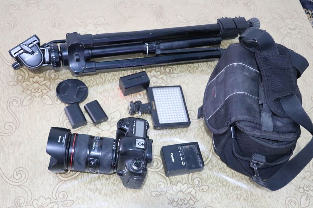 Canon mark 4  2-pokaleniya 24-105 srochniy sotiladi