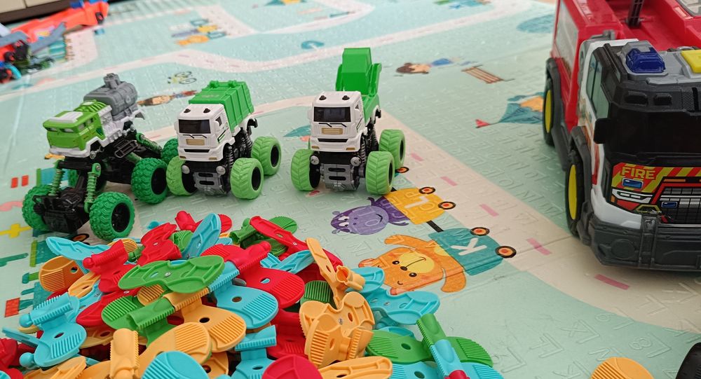 Лот играчки за момче