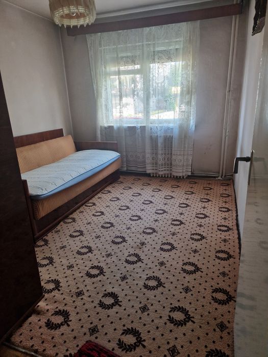 Apartament 3 camere, 66 mp + beci — Deva,