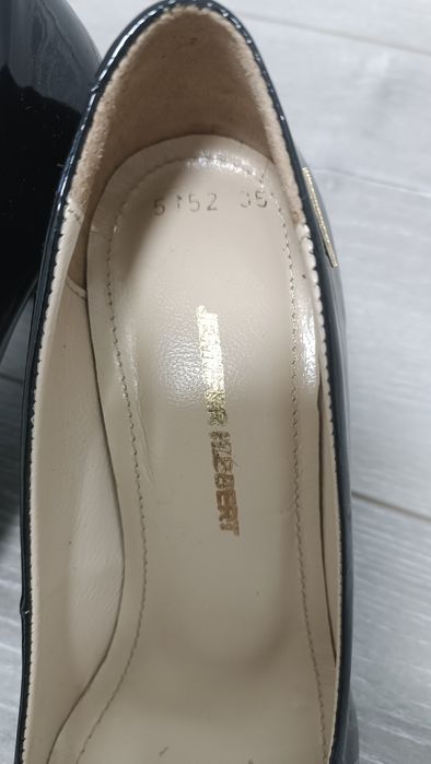 Продам женские туфли