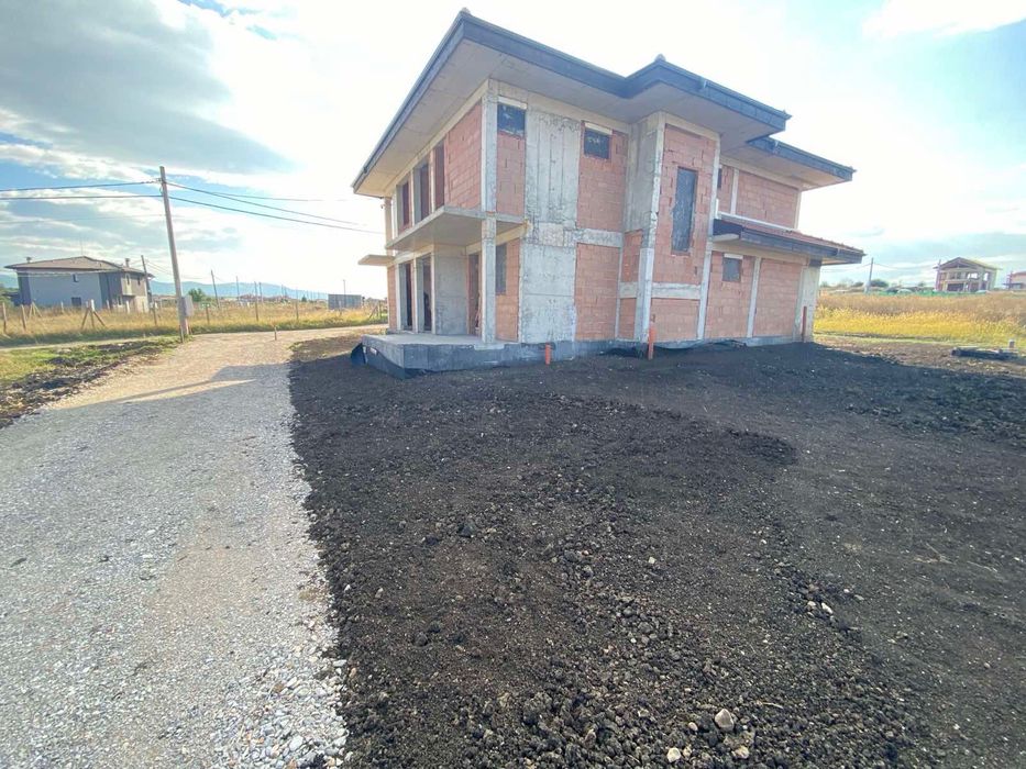 Продава се Къща в Божурище - 300 кв.м за 1167 €/кв.м - Снимка #2