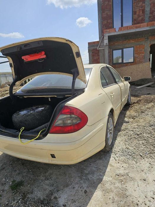 Dezmembrez Mercedes Eclass W211
