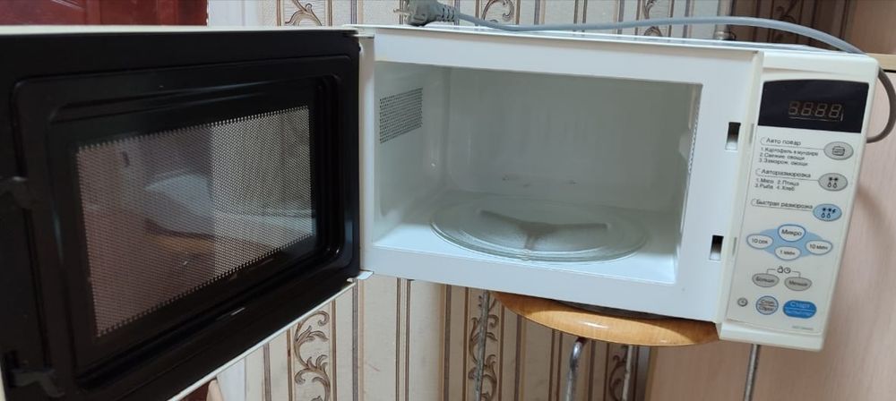 Продаю микроволновую печь