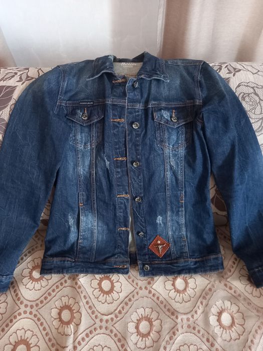 Продам женскую джинсовую куртку