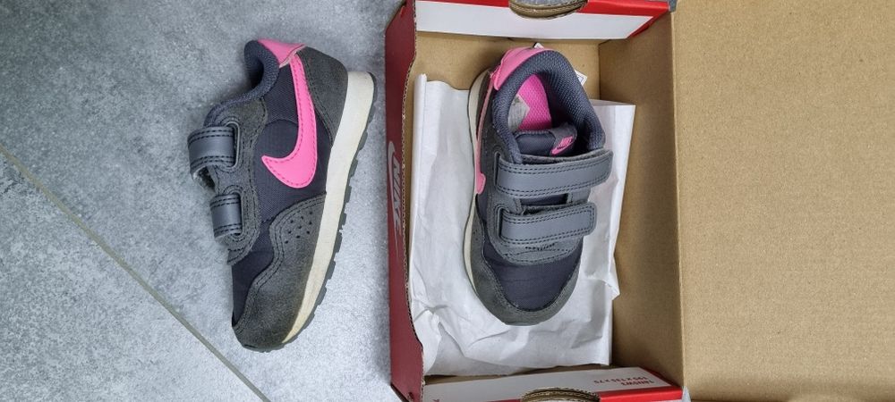Vand adidasi nike marimea 22