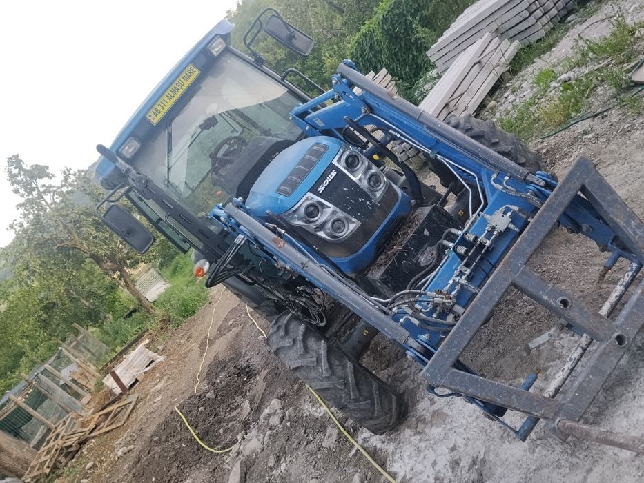 Vând tractor solis