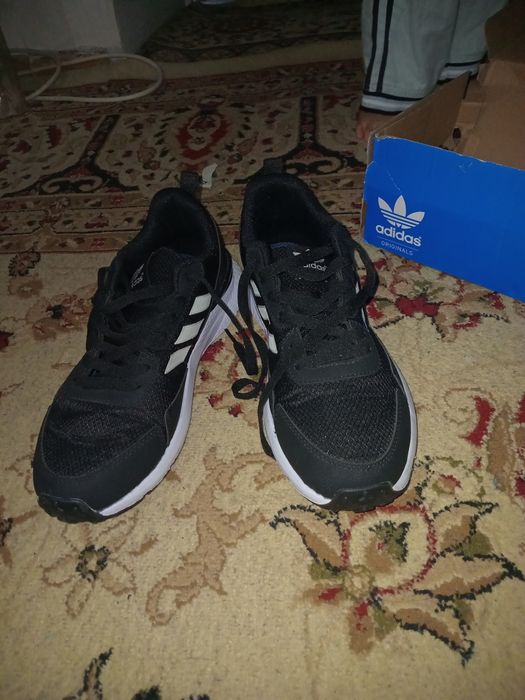 Продам кроссовки новые.