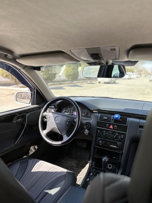 Mercedes Benz E200 210 kuzov