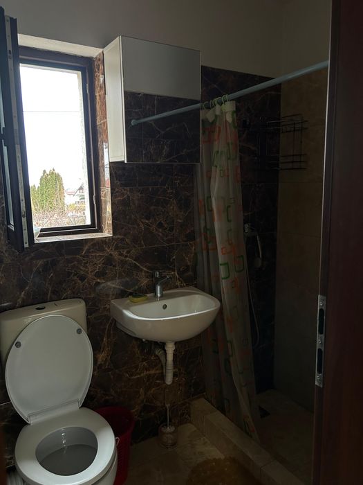 Inchiriez garsoniera 35 mp