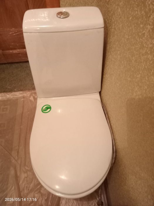 Продам унитаз почти новый