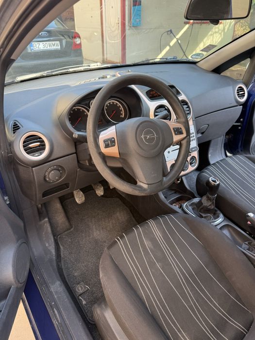 Opel corsa 2009 1.4 benzina