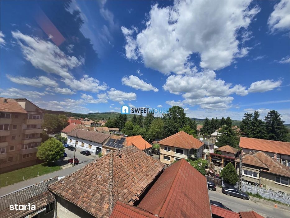 Apartament decomandat cu 3 camere, 2 bai si 3 balcoane  Str. Tabacari,
