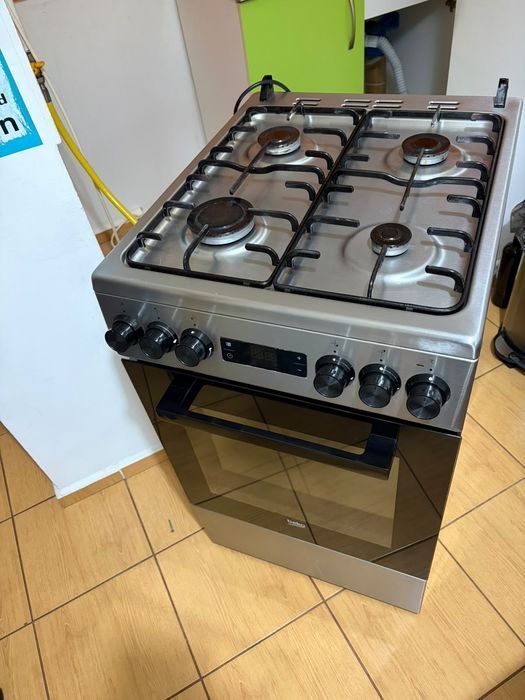 Aragaz inox  Beko, gaz si cuptor electric