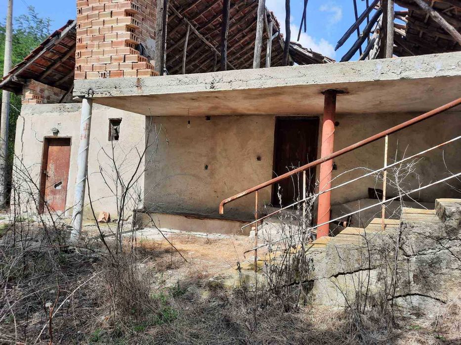 Къща и лятна кухня