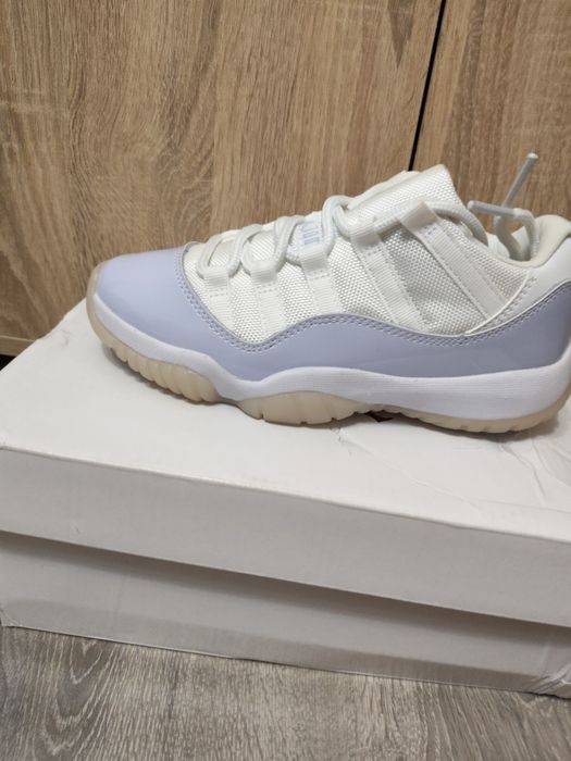 Jordan 11 Low Mov