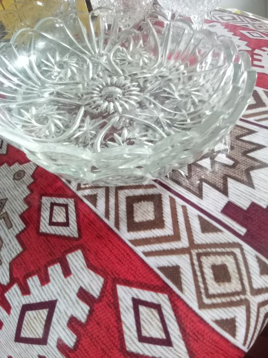 Продам посуду и вазу ( стекло )