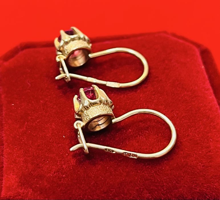 Златен руски сет жълто злато и естествен рубин