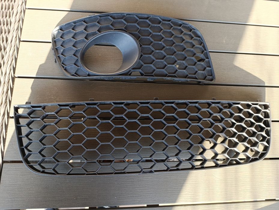 Vând grila fata golf V GTI