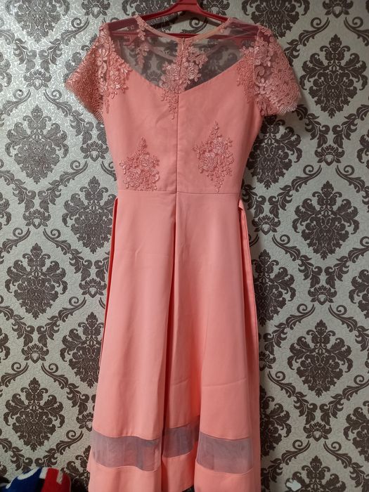 Продам красивые два платья и пиджак