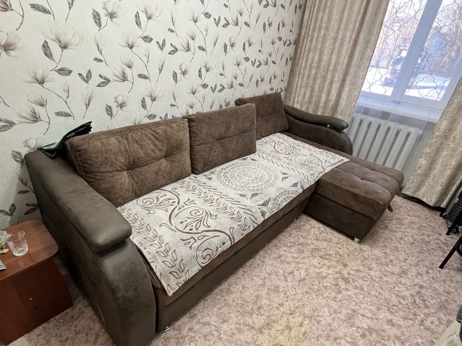 Продам углавой диван с креслом