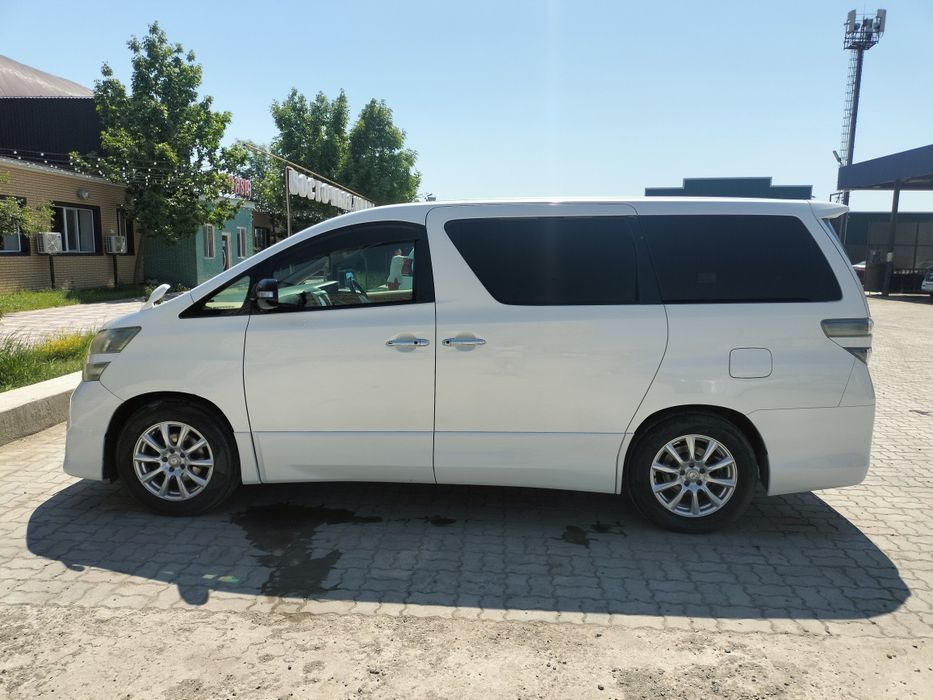 Продам Toyota Vellfire 3.5 обьём.