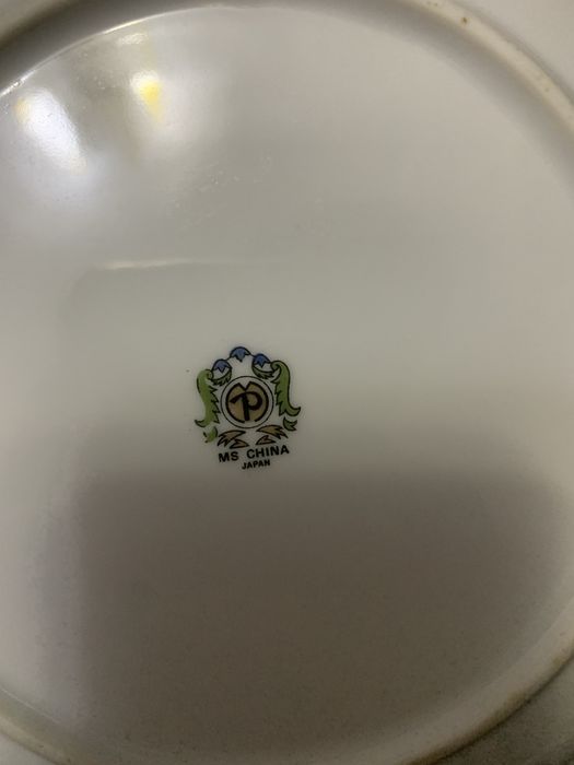 Продаю тарелки под первые и вторые блюда