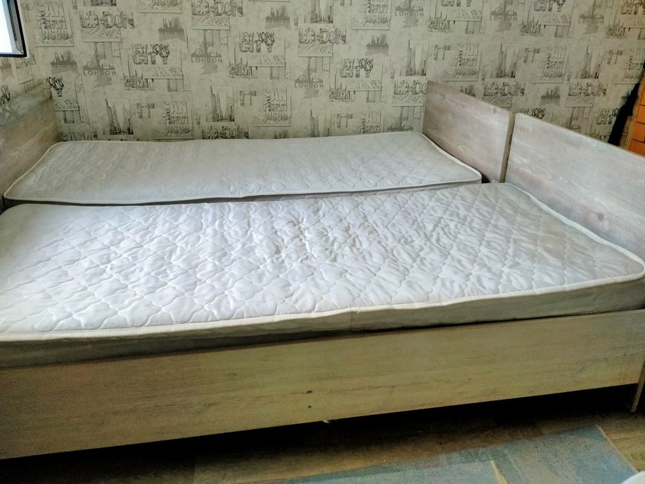 Продам спальный мебель.