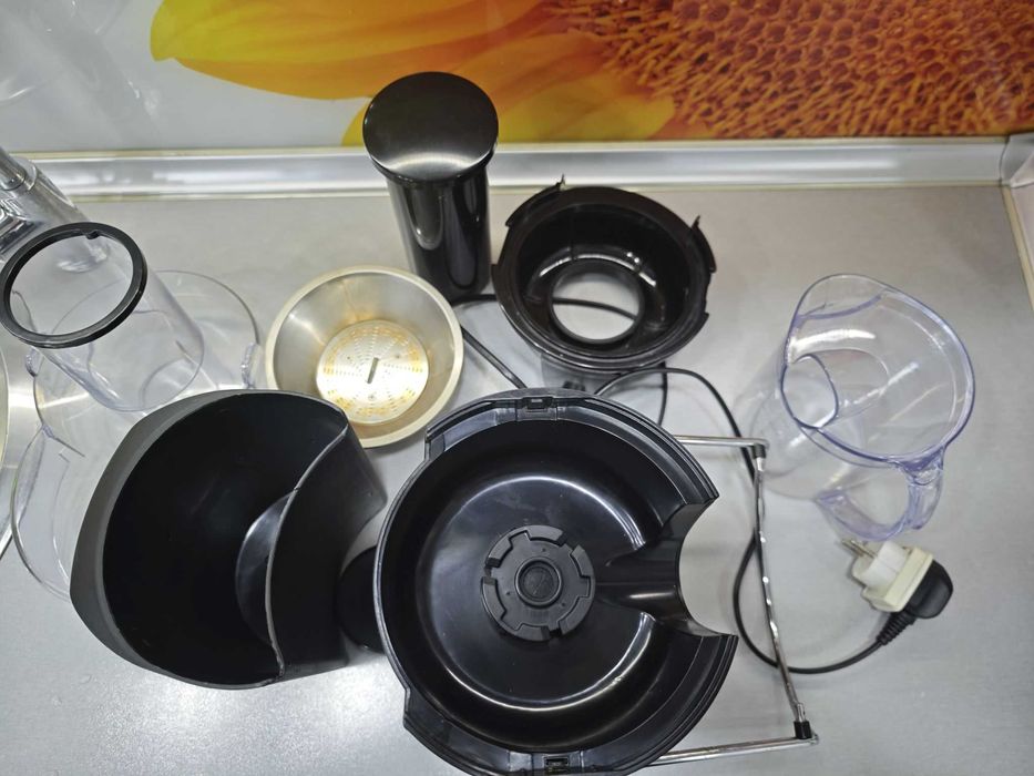 Сокоизтисквачка Vivo UK 1000W