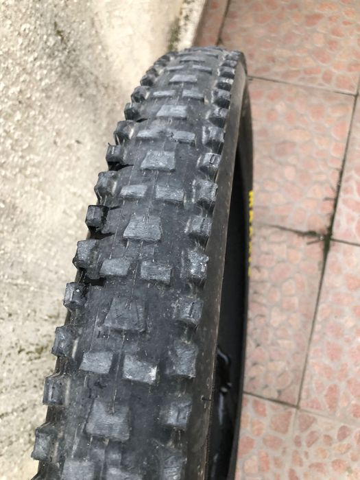Продавам гуми Maxxis High Roller II Exo