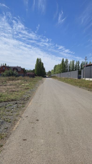Вдоль асфальта с газом участки