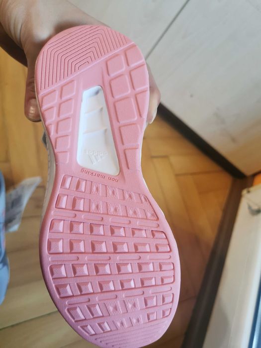 Маратонки Adidas Нови