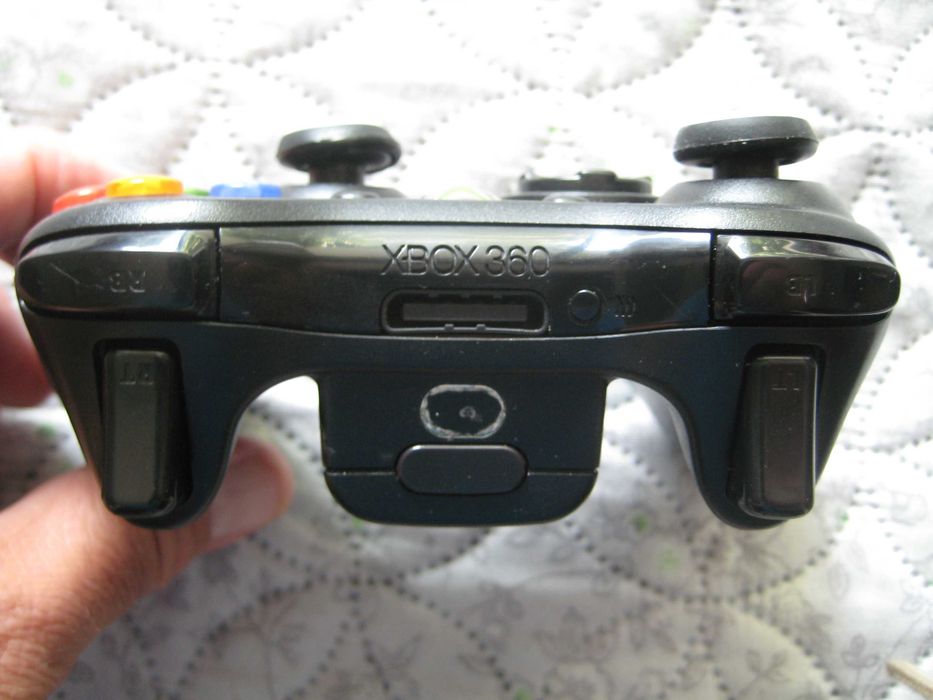 Продавам оригинален контролер за XBOX 360