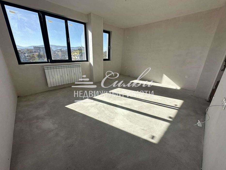 Тристаен апартамент в НОВОСТРОЯЩА СЕ жилищна сграда - кв.Център