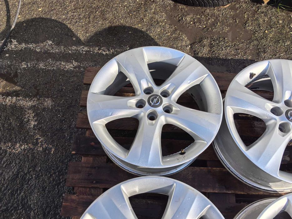 17 цола 5 х 105 мм Опел / Шевролет - 7 Инча / ЕТ 42 - Като нови !