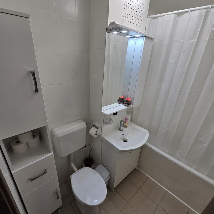 Garsoniera de inchiriat Vitan - 34mp, balcon