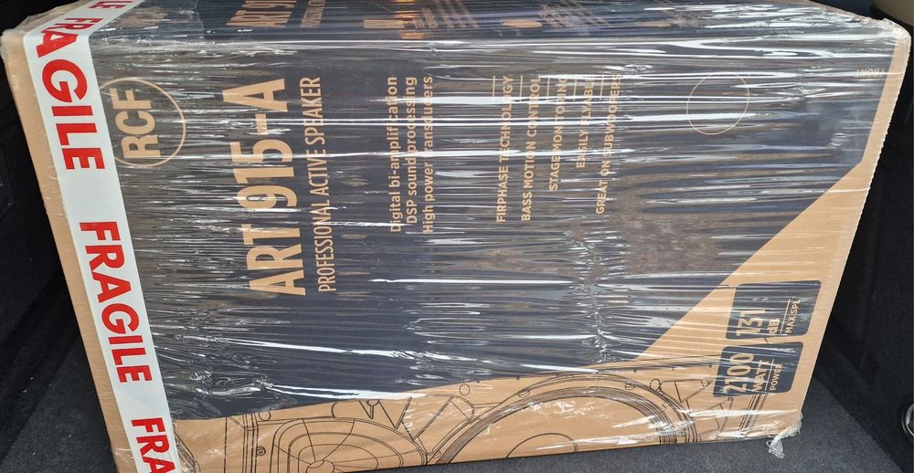 Boxe rcf art 915a insotite de stative negre