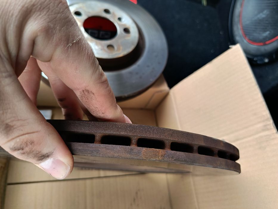 Накладки Brembo и дискове 288mm за голф 4