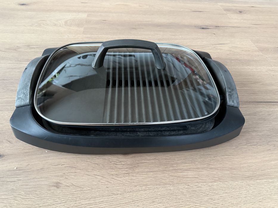 Скара/Грил Tefal 2000W с незалепващо покритие и темпериран капак