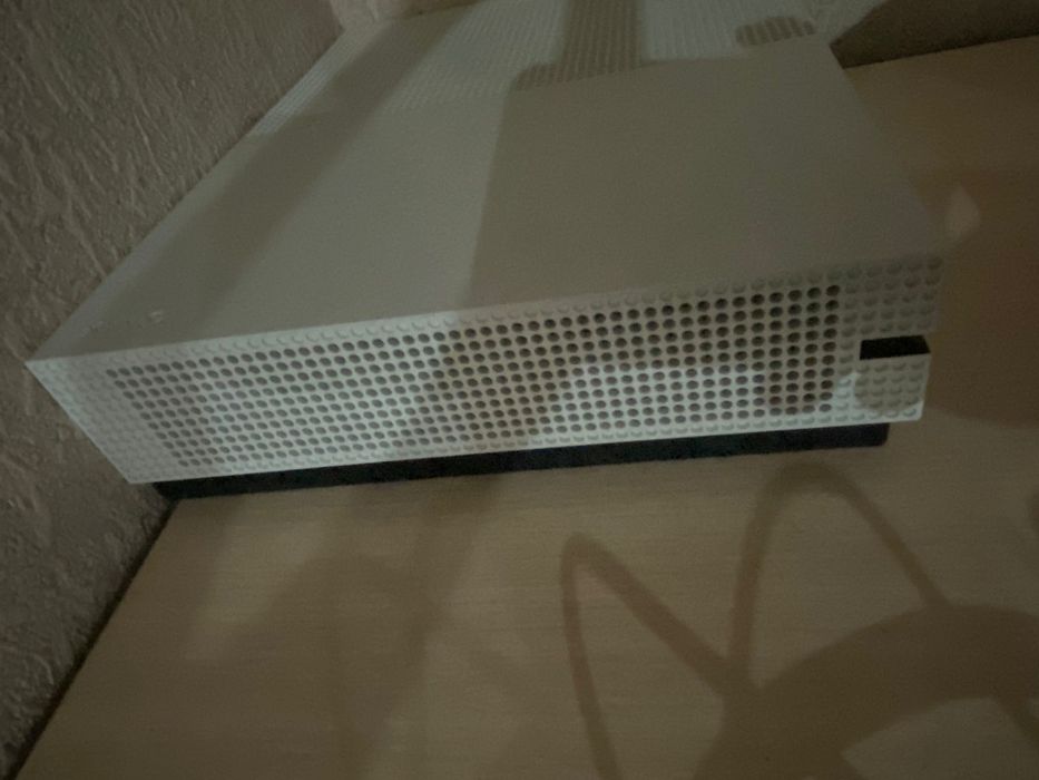 Xbox one s в отличном состоянии