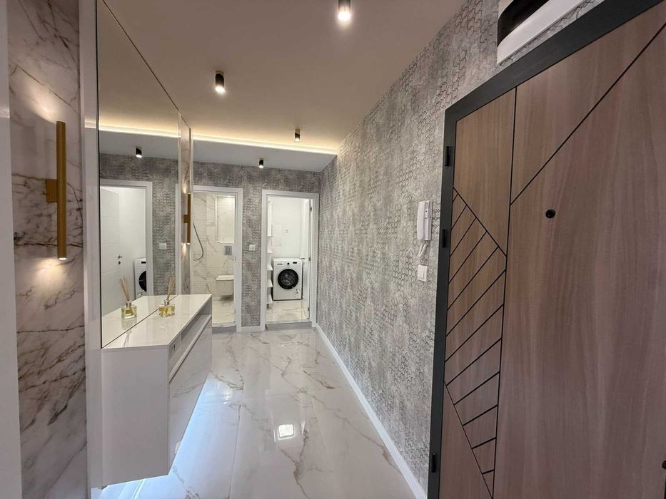 Продава се Тристаен апартамент в Пловдив, Остромила - 96 кв.м за 2448 €/кв.м - Снимка #10