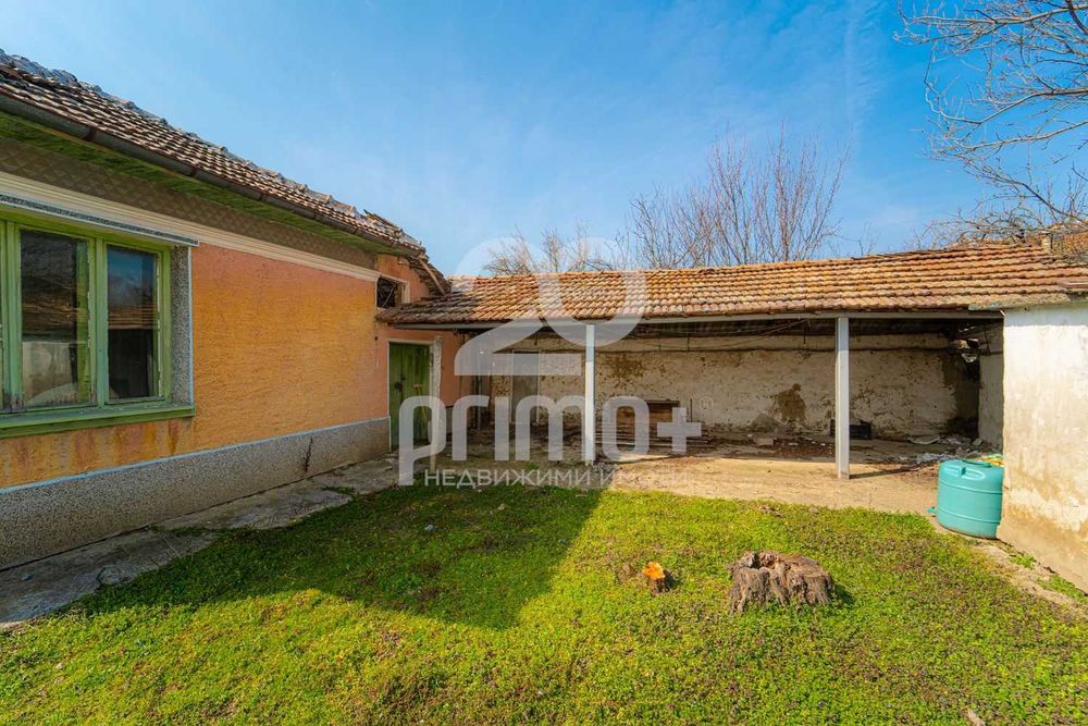 Къща в с. Ресен, с кладенец в близост до р. Негованка