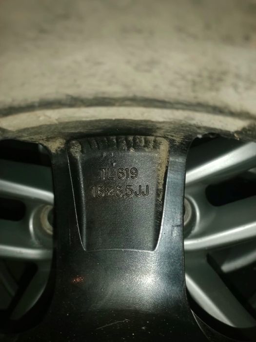 Продам Диски с шинами в отличном состоянии