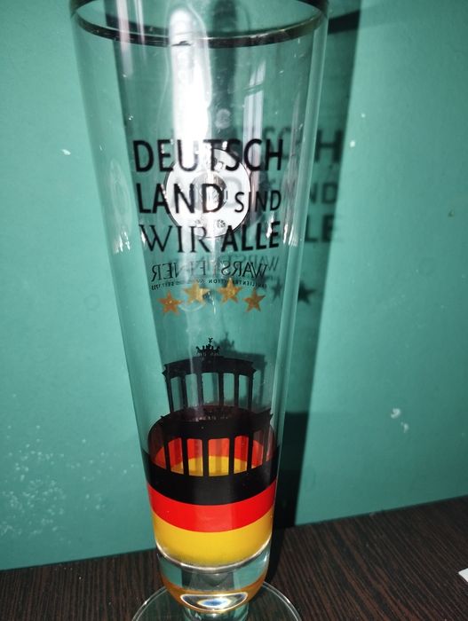 Продам кружку на короткой ножке.