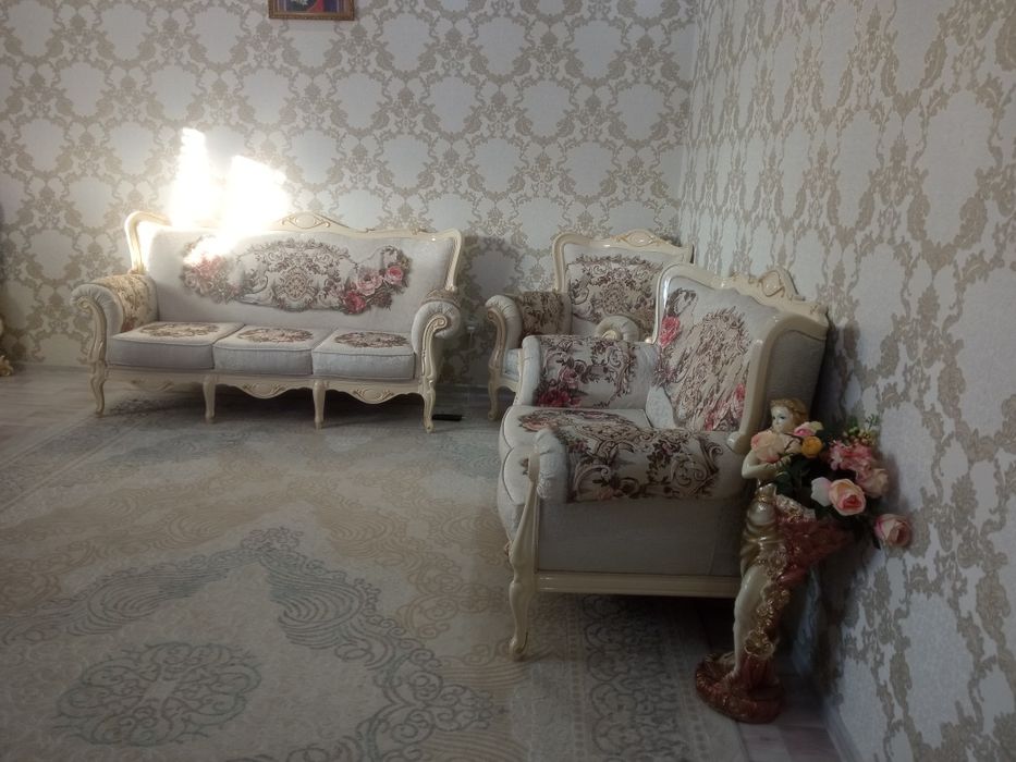 Продам диван и кресла