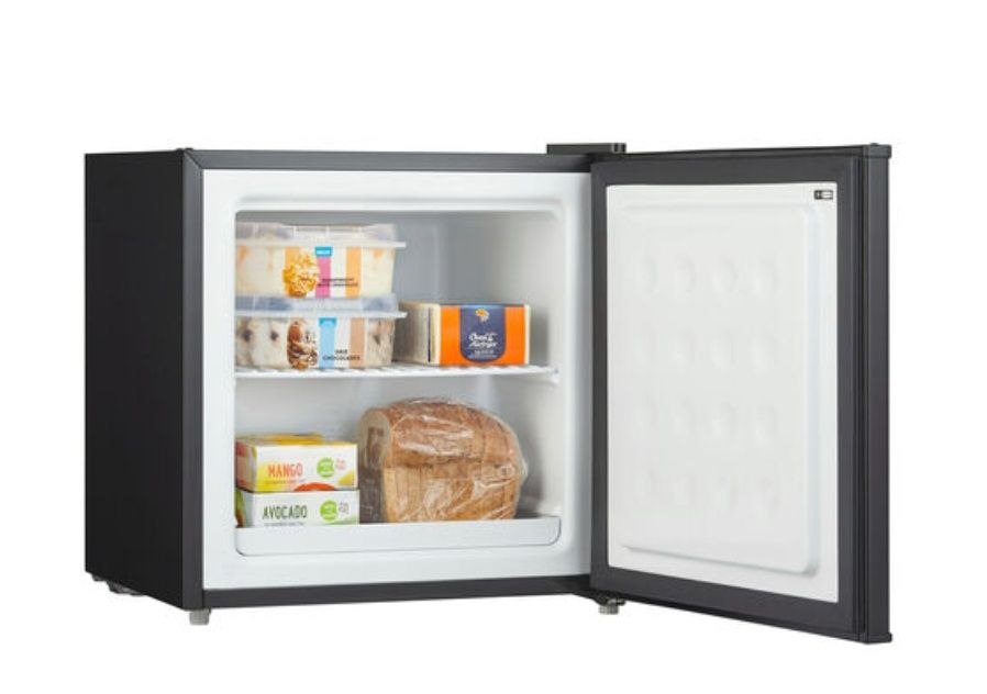 Нов!!! Мини фризер TOMADO- 31 литра  Черен