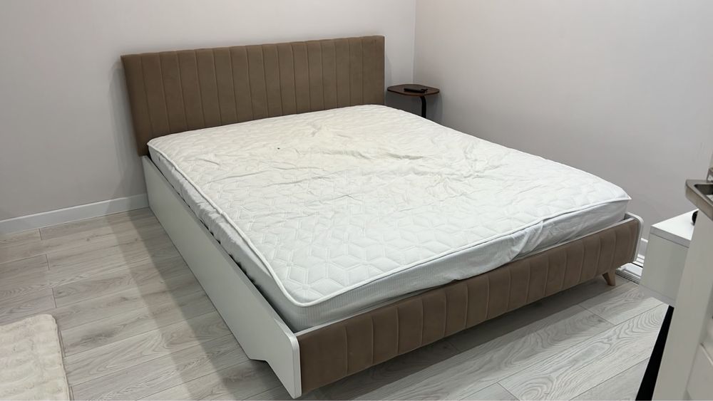 Продам кровать без матраса
