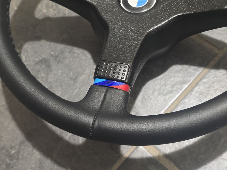 РЯДЪК! Ретро BMW M Technik 1 волан за Е12,Е21,E23,Е24, Е28 ЧИСТО НОВА ЕСТЕСТВЕНА КОЖА!