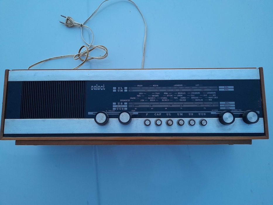 vand radio vechi