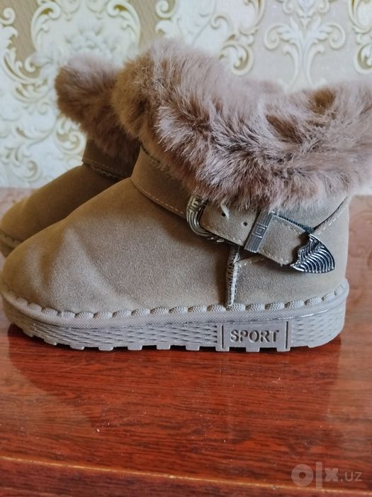 Продам детские сапоги угги для девочки, состояние хорошее.