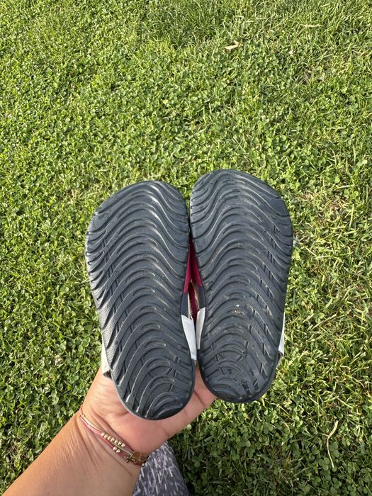 Sandale roz Nike marimea 23,5